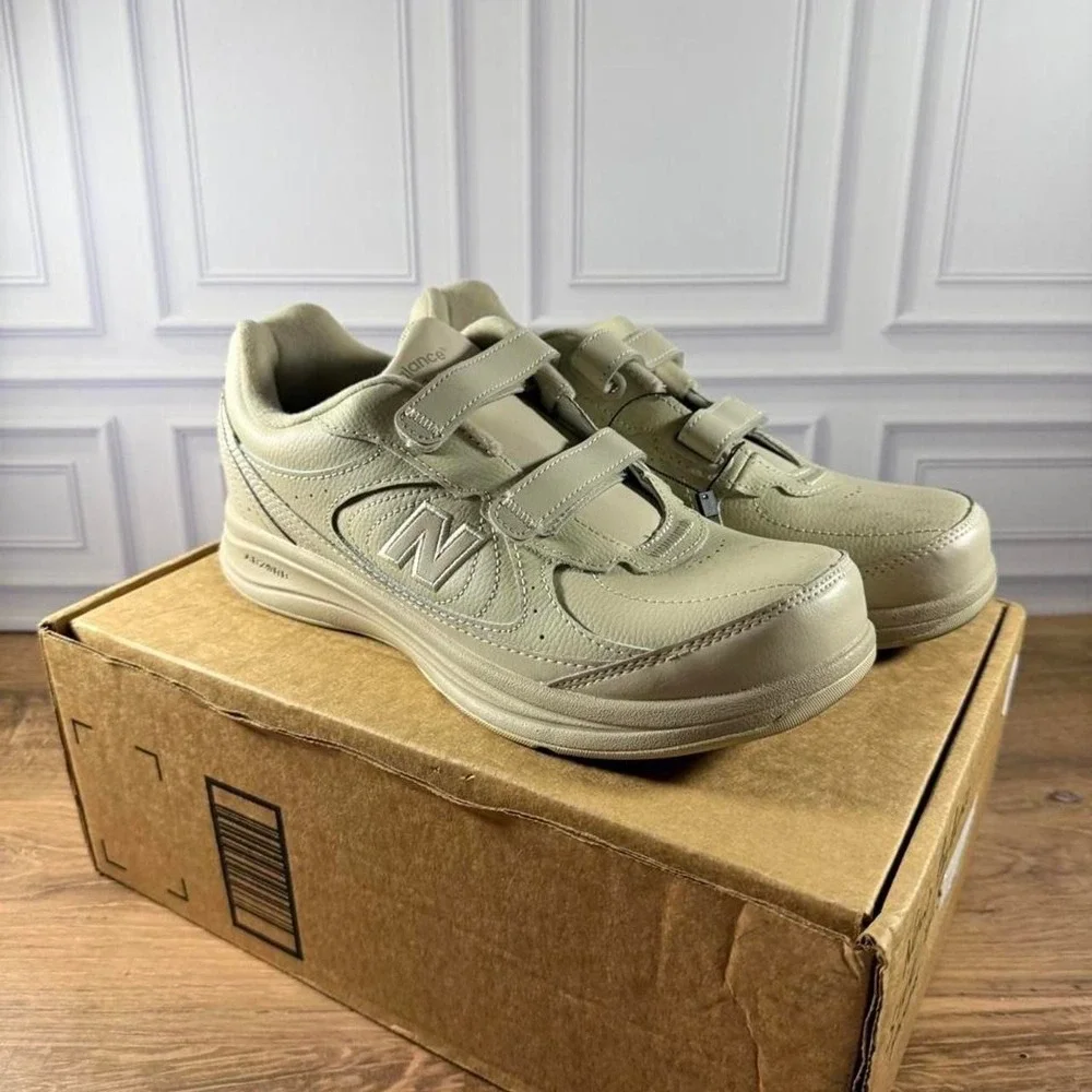 New Balance cream trainers with Velcro strap#sneakers sz 8.5